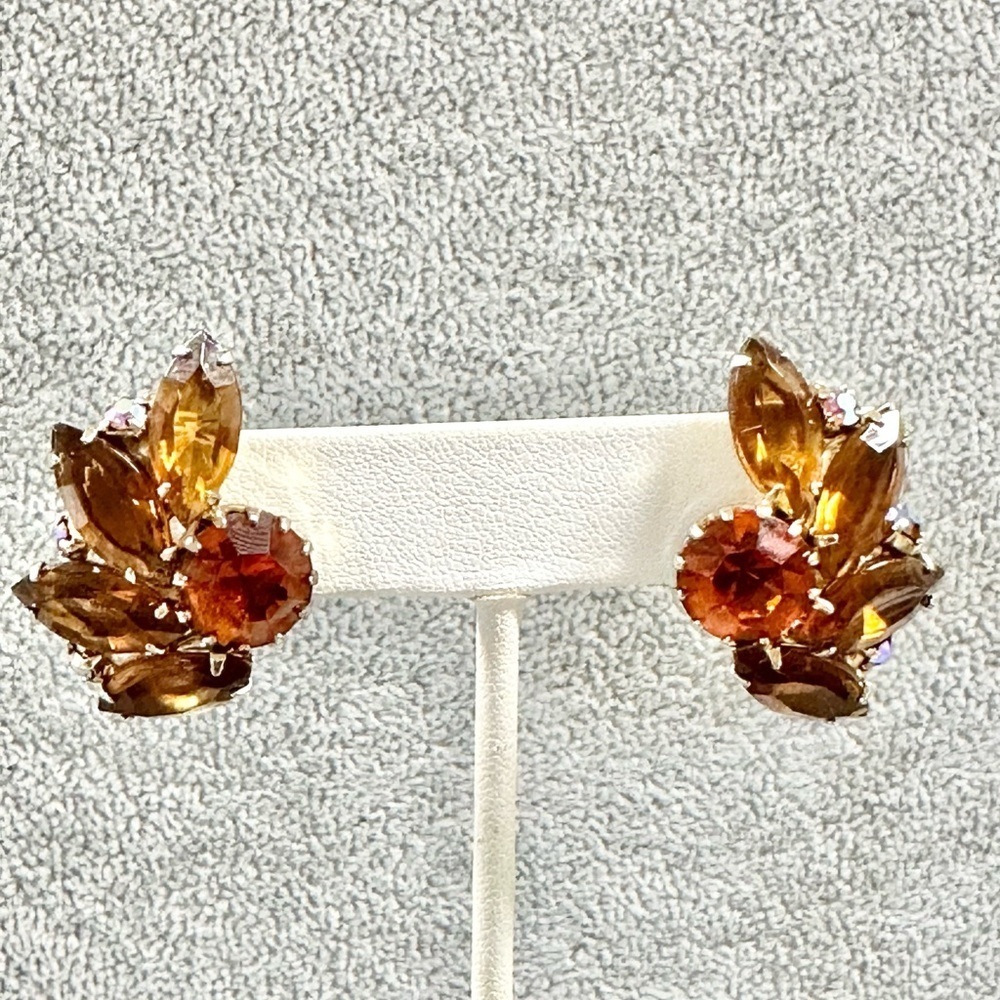 Vintage Signed Albert Weiss Amber Color Rhinestone Gold Tone Clip On Earrings